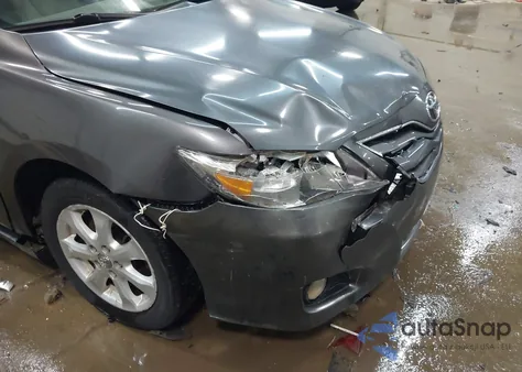 2010 Toyota Camry Le z USA, uszkodzony, nr VIN 4T1BF3EK5AU065404